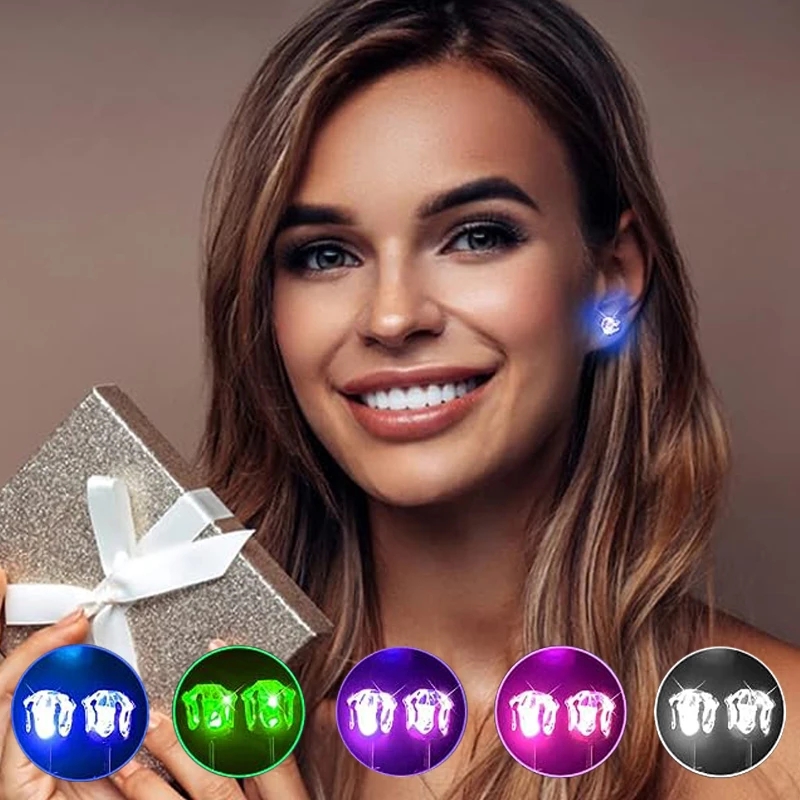 Diamond Stud Earrings - 1 пара серег-гвоздиков со светодиодной подсветкой