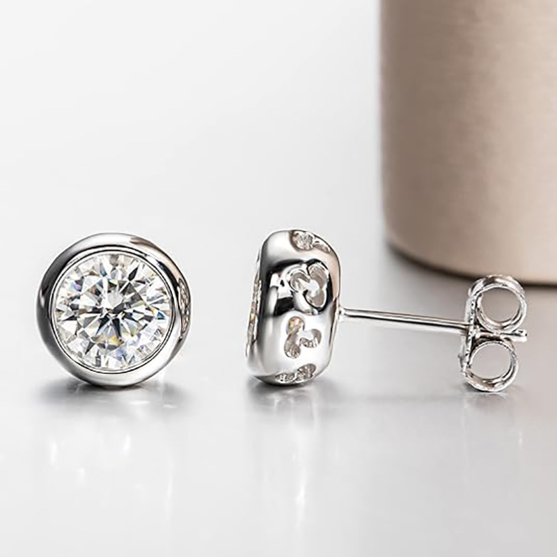 Серьги-гвоздики с муассанитом  – обзор и цена Diamond Stud Earrings